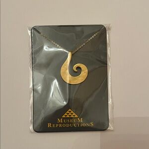 Gold Swirl Necklace